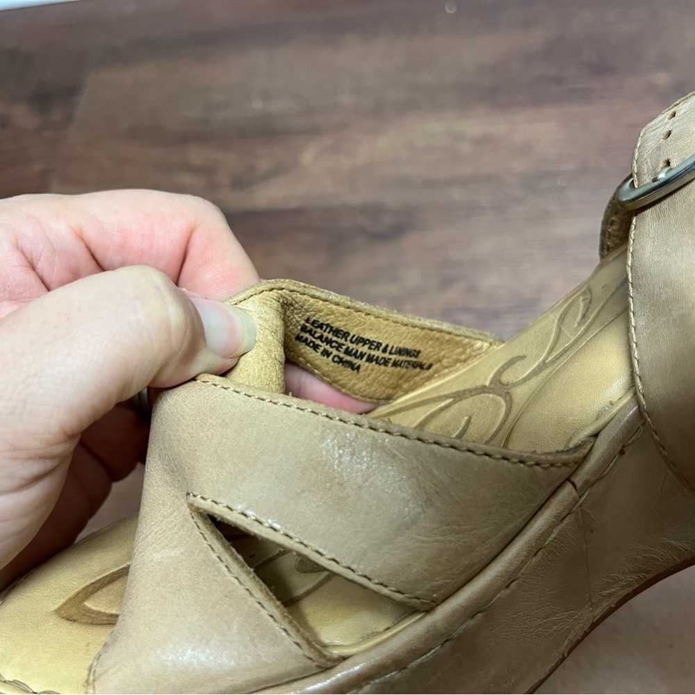 Born Beige Sandals Size 9 - Picture 10 of 10